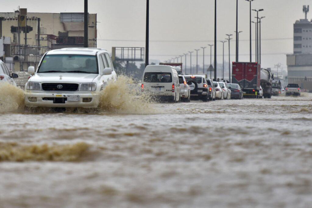 سيول الإمارات وعُمان.. ناقوس خطر بأهمية التأمين ضد الكوارث الطبيعية