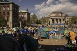 الشرطة الأمريكية تفض اعتصام الطلاب المناصرين لفلسطين بجامعة كولومبيا