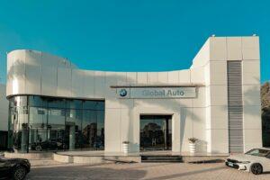 «جلوبال أوتو» تعيد افتتاح صالة عرض «BMW» و«MINI» بالطريق الصحراوي