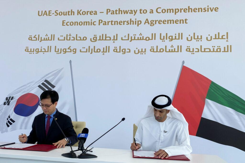 مجتمع الأعمال الكوري يتطلع لتنفيذ وعد الإمارات باستثمار 30 مليار دولار في البلاد