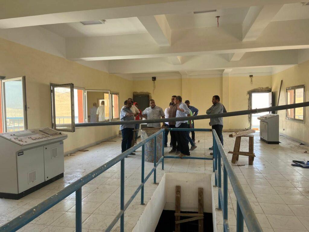 المشرف على مدينة غرب قنا يتفقد مشروعات المرافق للمرحلة الأولى