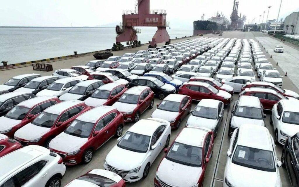 وزارة التجارة تنفي صدور قرار بوقف الإفراج عن السيارات الواردة من الخارج
