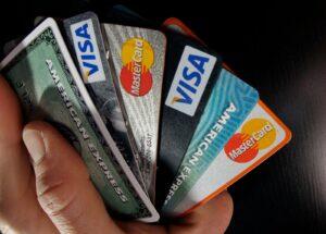 البنك الأهلي يعدل حدود الاستخدام لبطاقات الائتمان دوليًا