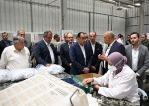«استهلها بمصنع سانبيور للأدوات الصحية».. رئيس الوزراء يواصل جولاته في مصانع العاشر من رمضان