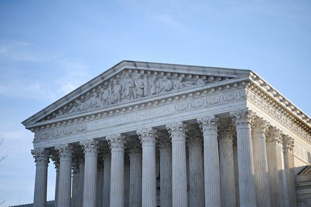 المحكمة العليا الأمريكية تؤيد إزالة منشور من على وسائل التواصل الاجتماعي