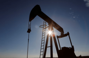 توقعات انخفاض المخزون ترفع أسعار النفط وبرنت يسجل 82.68 دولار للبرميل