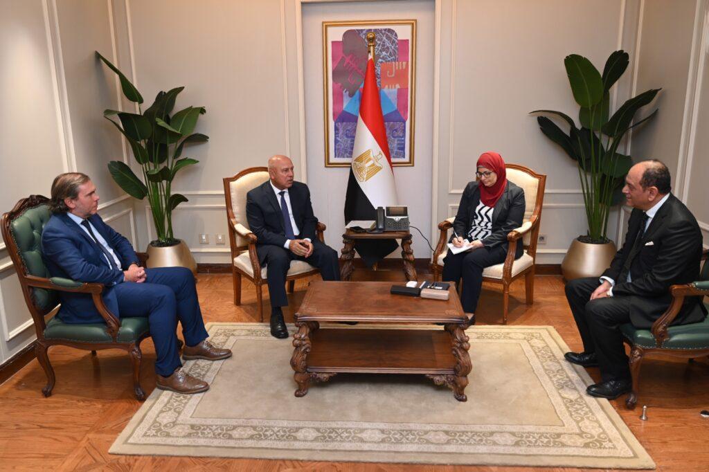 «الوزير» يتابع مع ممثلي شركة بوش للأجهزة المنزلية مشروعاتها الحالية والمستقبلية بمصر