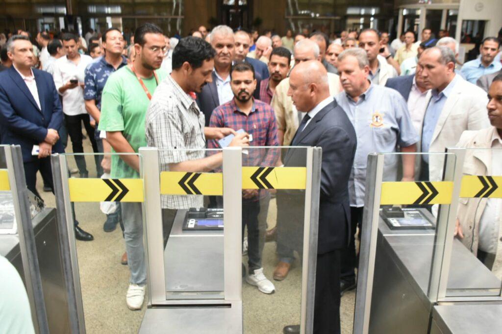 كامل الوزير يتابع انتظام العمل ومستوى الخدمات المقدمة للجمهور بمحطة مصر في رمسيس