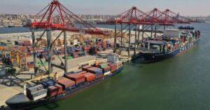 نشاط ملحوظ في حركة السفن والبضائع في ميناء الإسكندرية خلال 48 ساعة