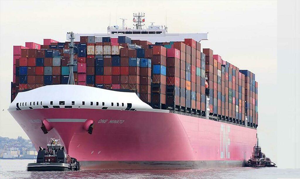 شركة دمياط لتداول الحاويات تستقبل السفينة العملاقة (ONE MINATO)