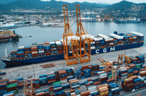 شركة CMA CGM الفرنسية تقرر فرض 100 دولار رسوم على الوزن الزائد للحاويةط