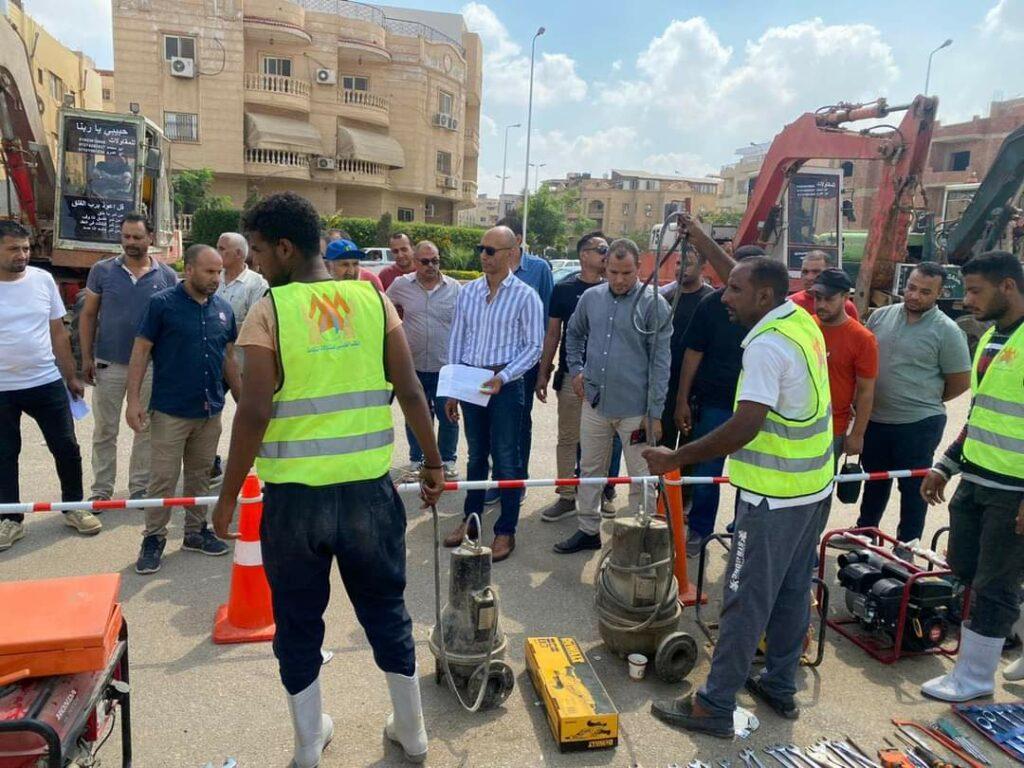 رئيس جهاز القاهرة الجديدة يتفقد محطات الصرف الصحي