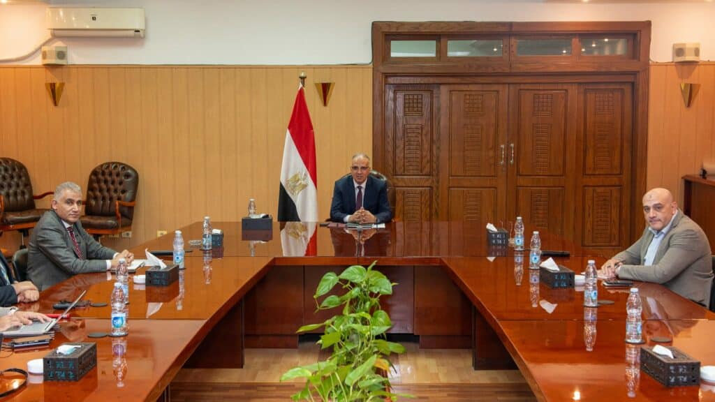 وزير الري يشدد على وضع معايير دقيقة لقياس أداء العاملين بالقطاع