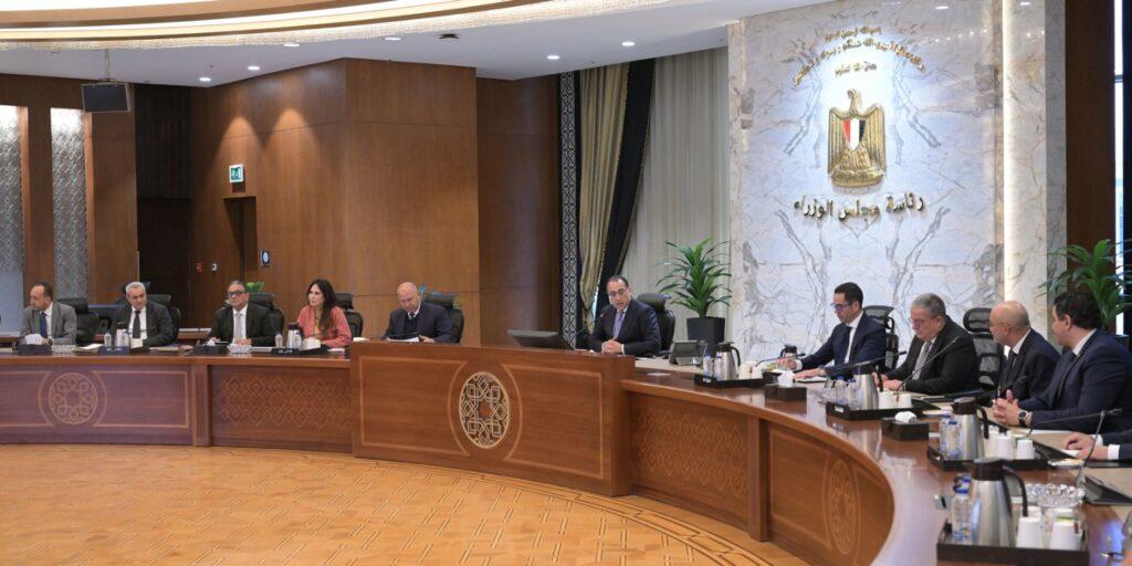 «الإنتاج الربع الثالث 2026».. مدبولي يجتمع بمسئولي المنصور للسيارات وسايك موتور بشأن المصنع الجديد