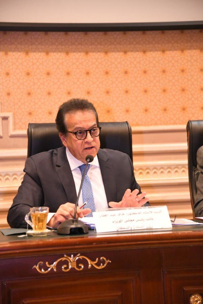 الأخطاء واردة من أكبر متخصصص.. وزير الصحة: الذي يفكر بالاضرار بالأطباء مريض