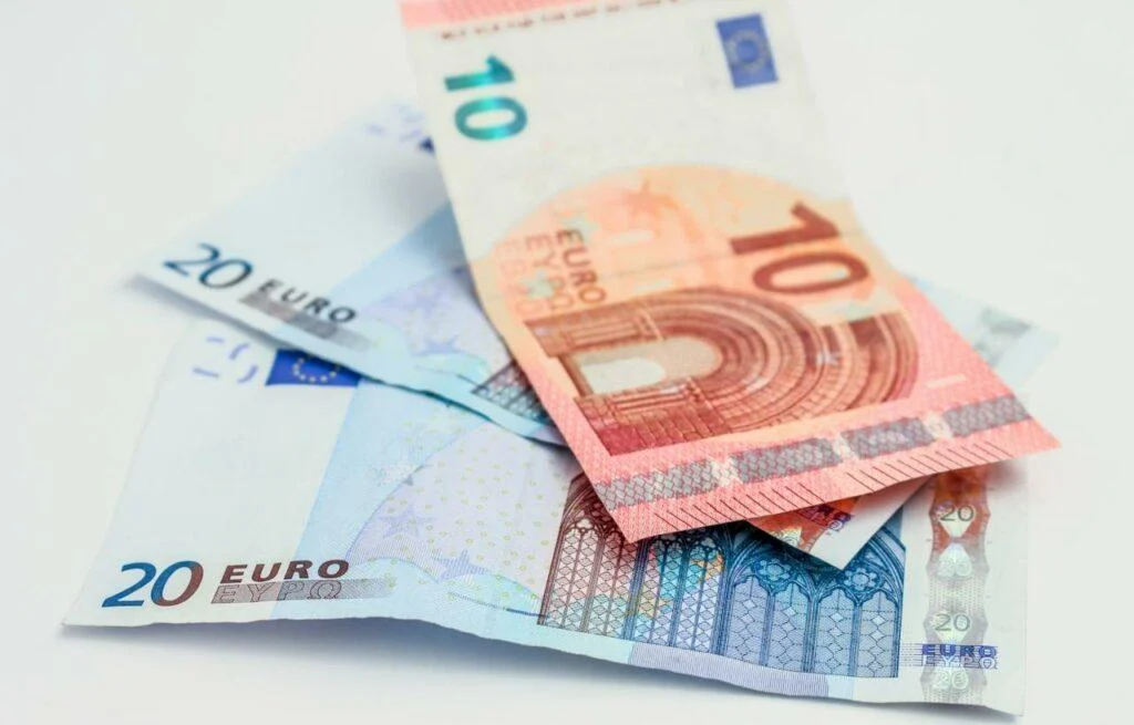 سعر اليورو اليوم الخميس 27-2-2025 أمام الجنيه فى ختام التعاملات