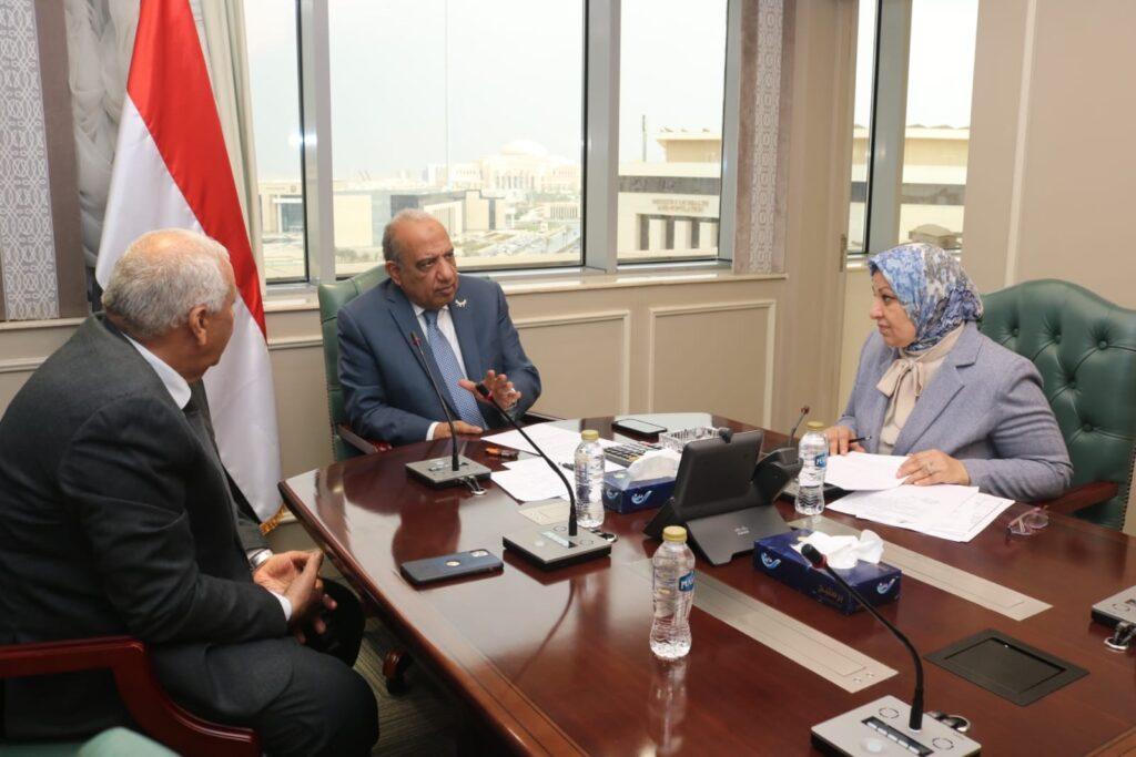 وزير الكهرباء ومحافظ الوادي الجديد يبحثان دعم خطة التنمية والتوسع بمشروعات الطاقة الشمسية