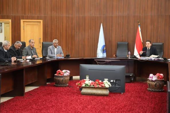 السكرتير العام للبحر الأحمر يستعرض مستجدات عمل لجنة التنازلات بمدن المحافظة
