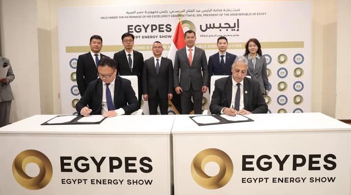 بالتعاون مع انتون الصينية..مذكرة تفاهم لاستغلال غازات الشعلة وتوليد الطاقة المتجددة بشركات البترول