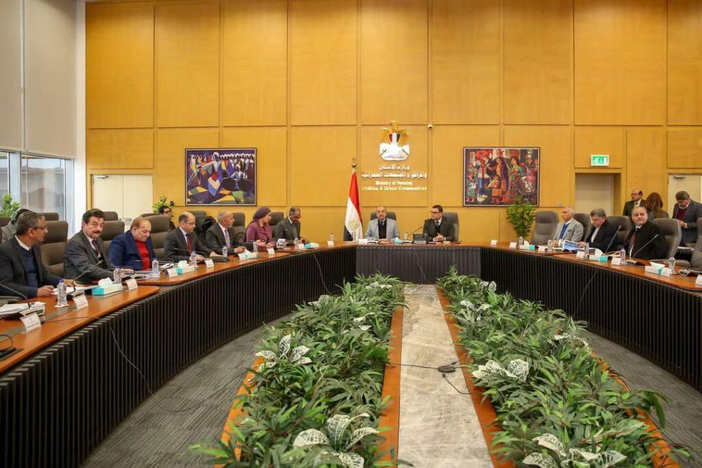 وزيرا الإسكان وقطاع الأعمال يعقدان يتابعان تطورات العمل في المشروعات المشتركة