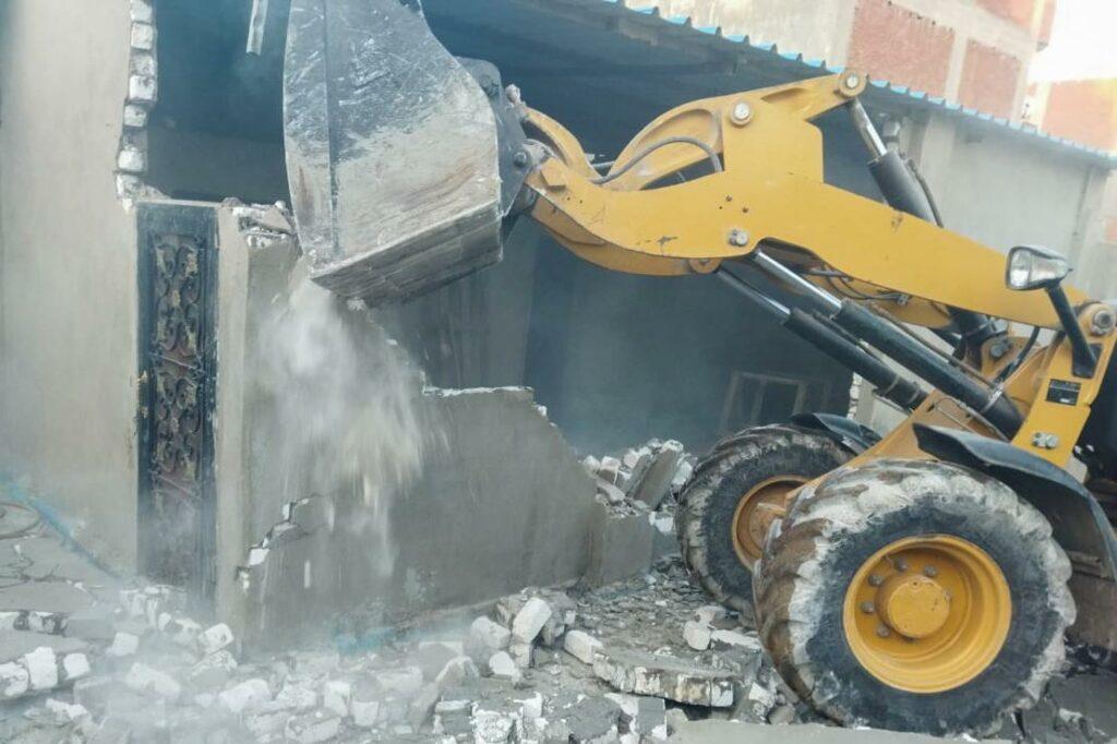 ضبط مخالفات بناء وهدم أسوار وعقارات مخالفة في عدة مناطق بالإسكندرية