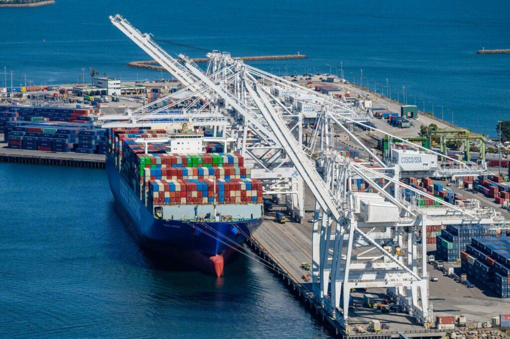 مسح "Drewry" يتوقع هدوء الفوضى في البحر الأحمر خلال عام  2025