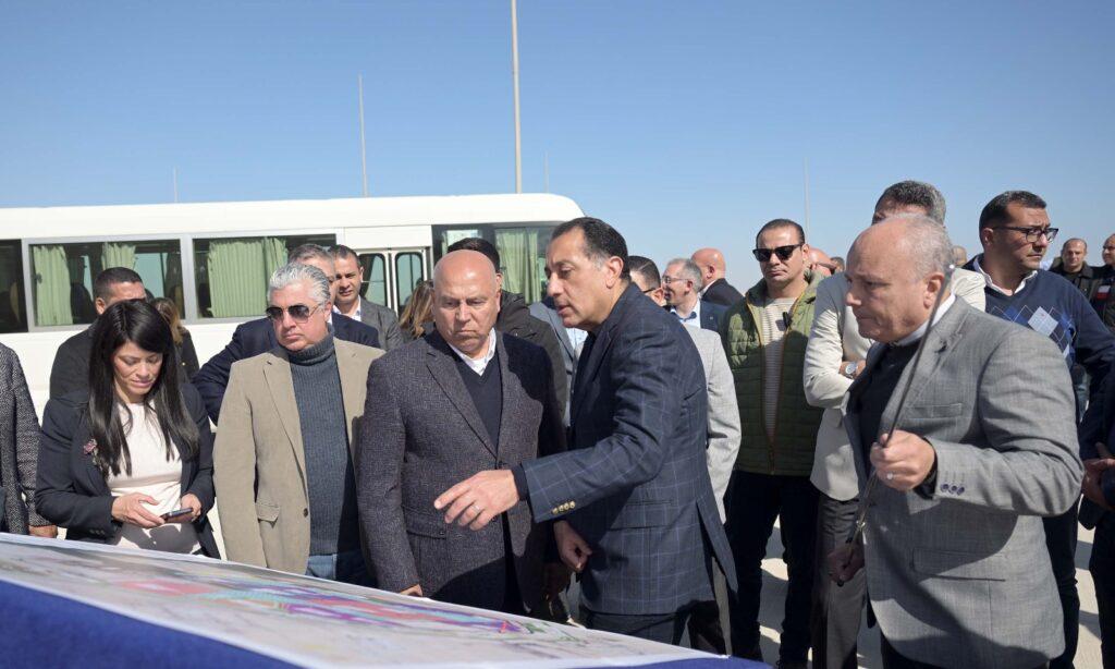 يدخل الخدمة قريبًا.. رئيس الوزراء يتفقد مشروع تطوير ميناء السخنة