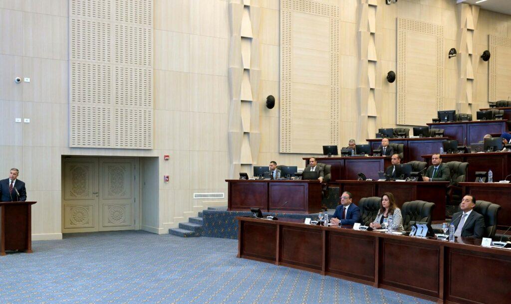 «بتوجيهات الرئيس».. مدبولي يستعرض قدرات المحافظات في مواجهة الأزمات والكوارث