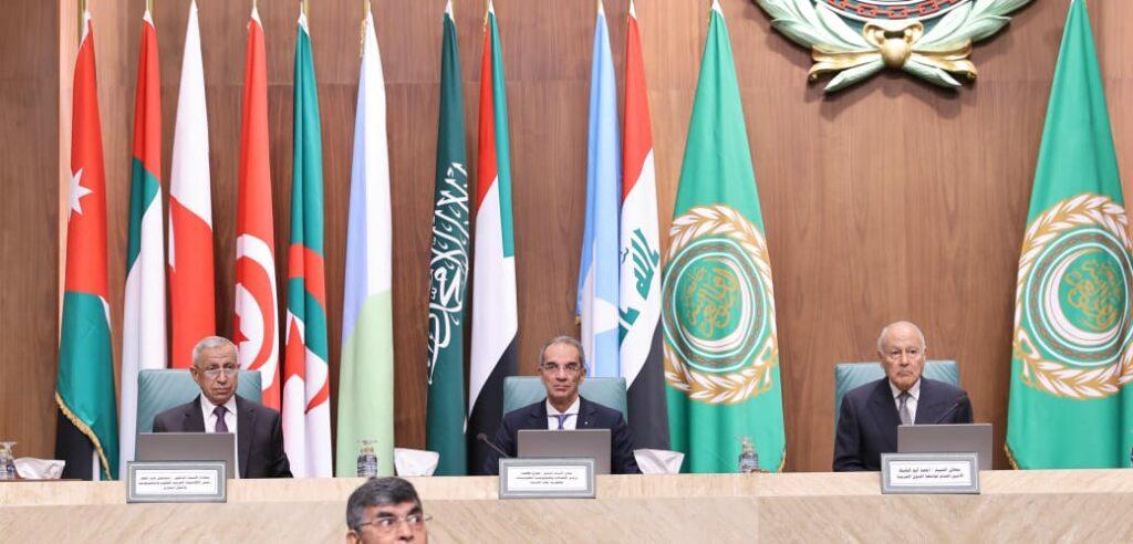 وزير الاتصالات يطالب بإطار تنظيمي لحماية الشعوب العربية من مخاطر الذكاء الاصطناعي السيبرانية والأخلاقية