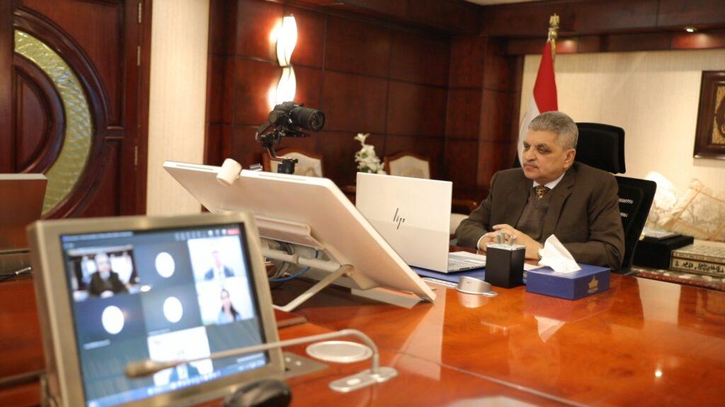 رئيس هيئة قناة السويس يبحث مع أمين غرفة الملاحة الدولية تطورات الأوضاع في البحر الأحمر