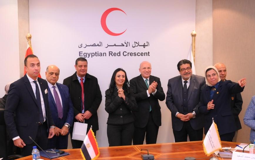 وزيرة التضامن تكرم شابين أنقذا 3 أطفال من حريق في محافظة الجيزة