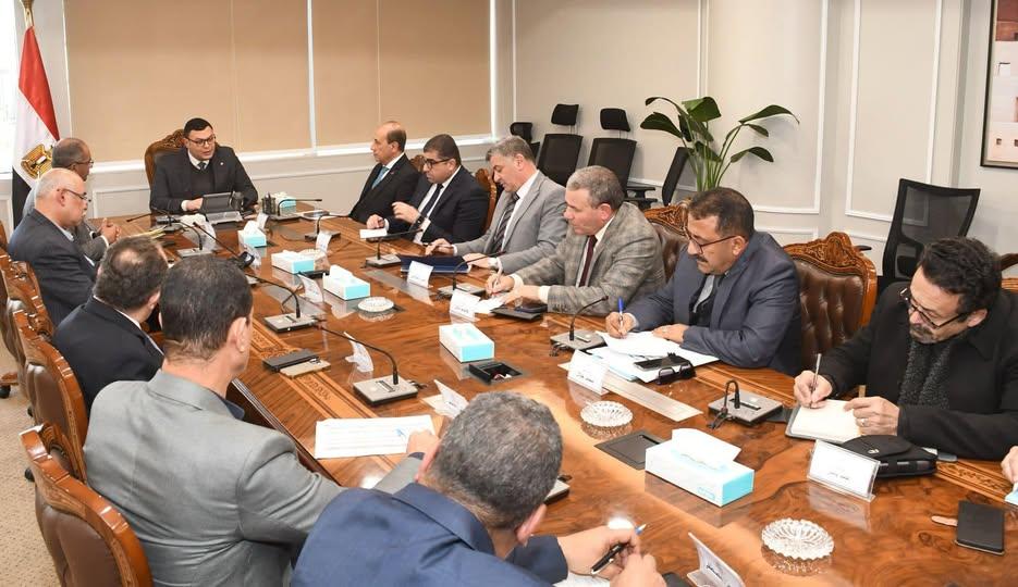 وزير الإسكان يتابع موقف المشروعات المنفذة ضمن مبادرة حياة كريمة