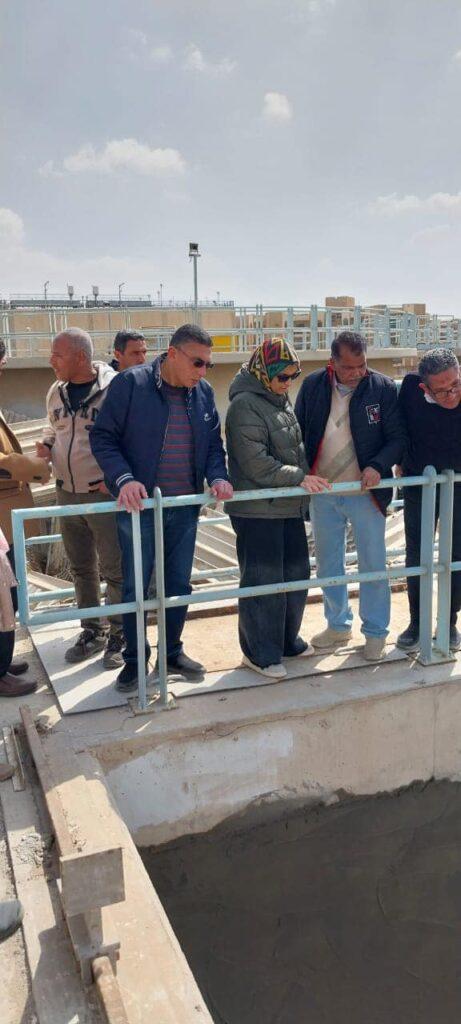 رئيس جهاز الشيخ زايد تتفقد محطات رفع الصرف الصحى وتنقية مياه الشرب بالمدينة