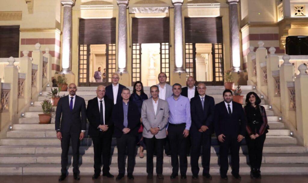 وزير الاتصالات يناقش جهود صناعة التعهيد مع لجنة الاقتصاد الرقمي وريادة الأعمال