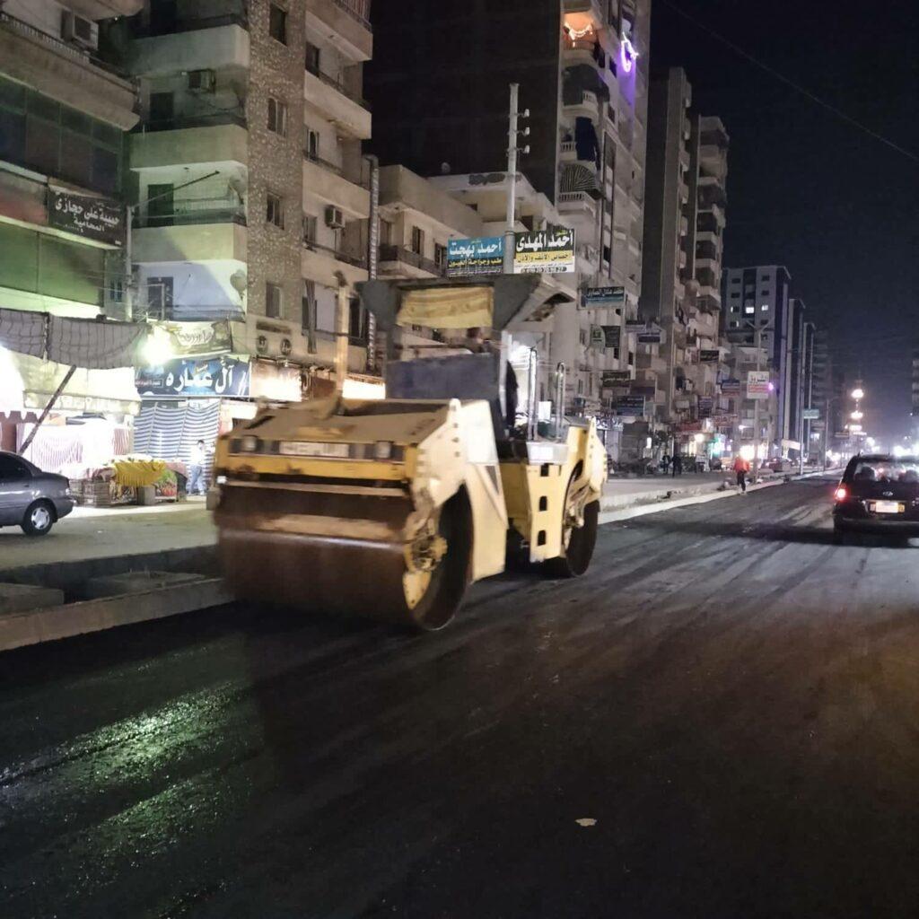 محافظ الدقهلية يتابع أعمال رصف وتطوير شارع الجلاء بالمنصورة