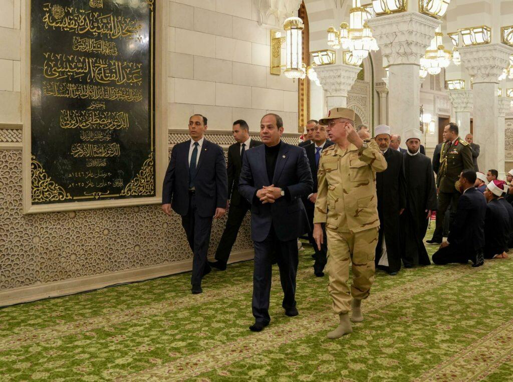 الرئيس السيسي يتابع أعمال تجديد مسجد السيدة نفيسة.. ويؤكد استكمال تطوير أماكن آل البيت