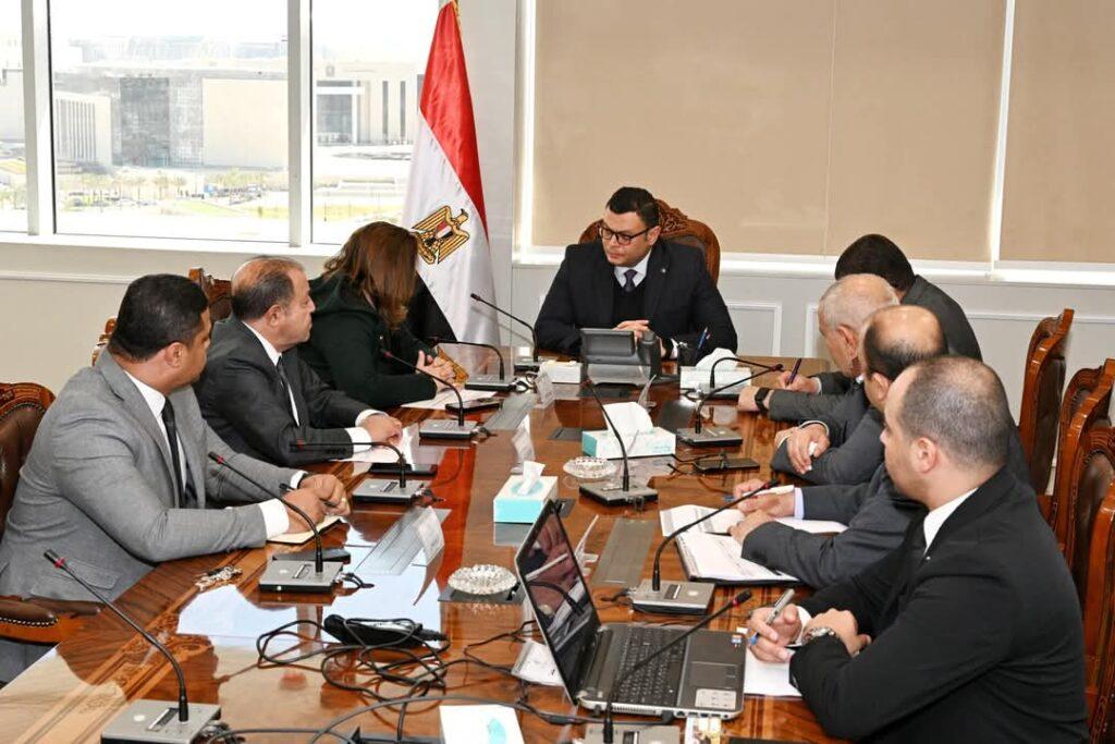 وزير الإسكان يؤكد أهمية الانتهاء من جميع إجراءات طرح 400 ألف وحدة لمحدودي ومتوسطي الدخل قريبًا