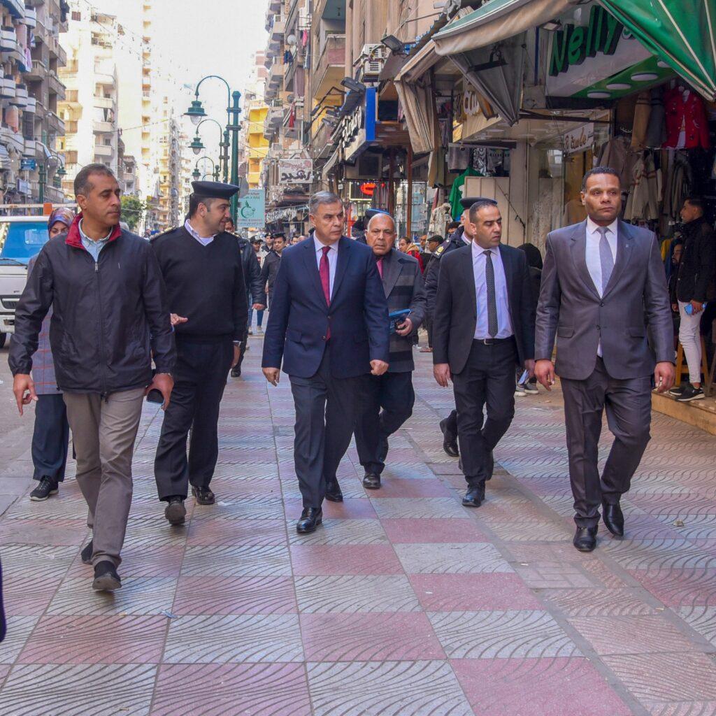 للحد من الاختناقات.. محافظ الإسكندرية يوجه بإزالة الإشغالات ومنع انتظار السيارات في شارع خالد بن الوليد