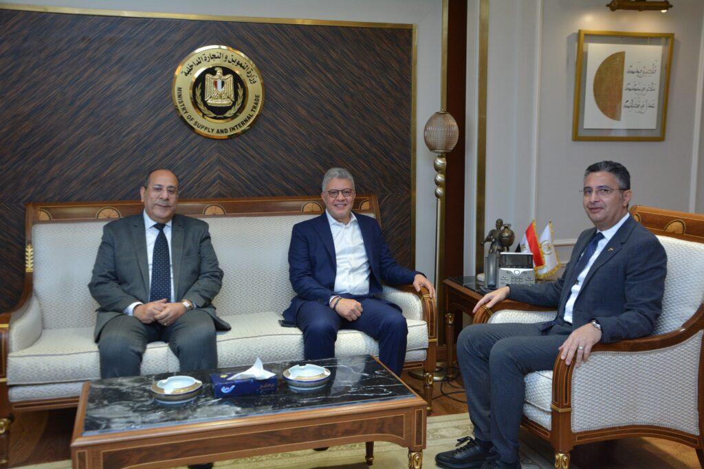 وزير التموين يعين أيمن إسماعيل رئيسًا لمجلس إدارة الشركة القابضة للصناعات الغذائية