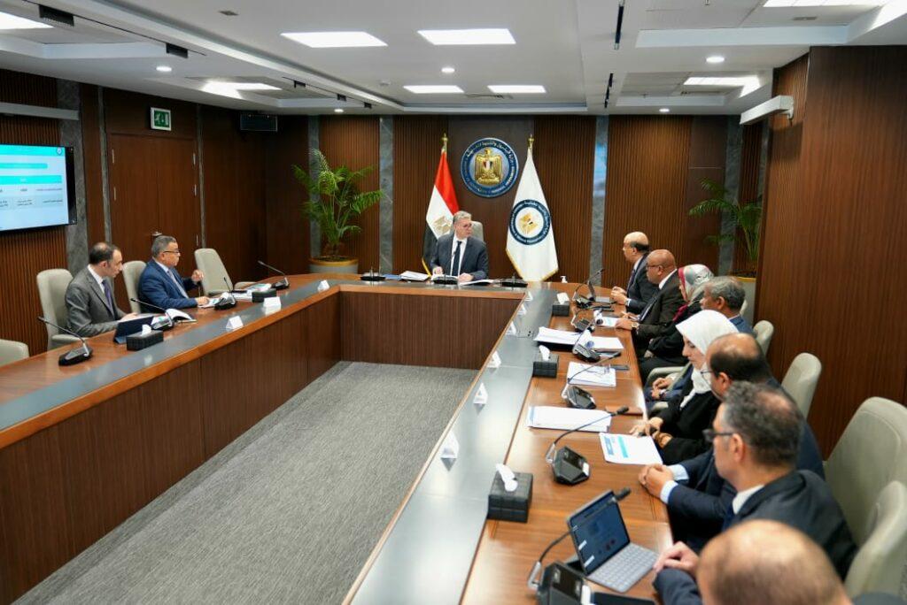 وزير البترول يوجه «إبيسكو» بمراجعة عقود الشراء ووضع خطة لتحسين الأداء المالي وتقليل التكاليف
