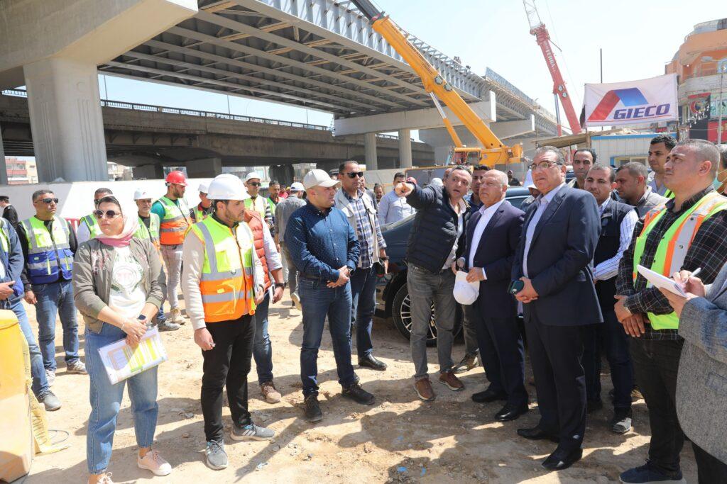 وزير النقل يتفقد مواقع العمل بمشروع شبكة القطار الكهربائي السريع