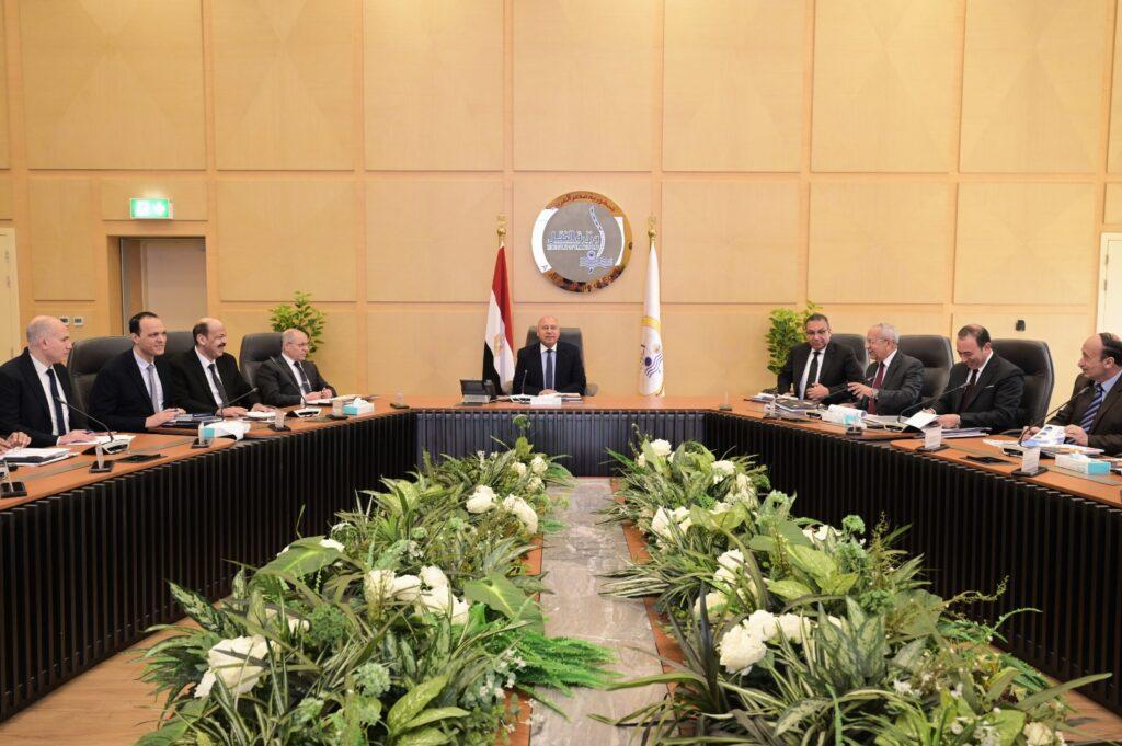 4.2 مليار جنيه إيرادات «القابضة للنقل البحري والبري».. كامل الوزير: تنفيذ خطة شاملة لتحديث أسطول نقل الركاب والبضائع