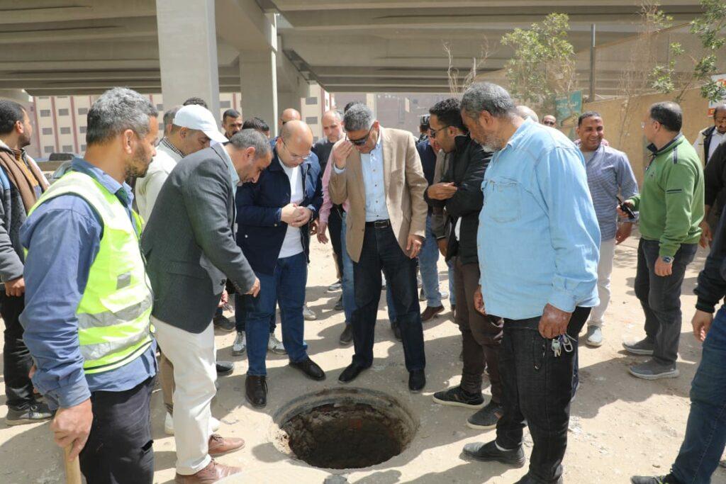 محافظ الجيزة يطلق التشغيل التجريبي لخط صرف صحي لحل مشكلة الطفوحات بـ«أوسيم»