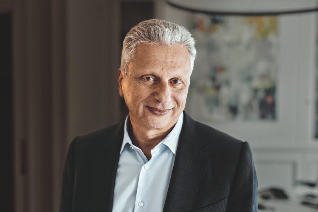 يقود «كابجيميني» منذ مايو 2020.. أيمن عزت رئيسًا لمجلس الأعمال المصري الفرنسي