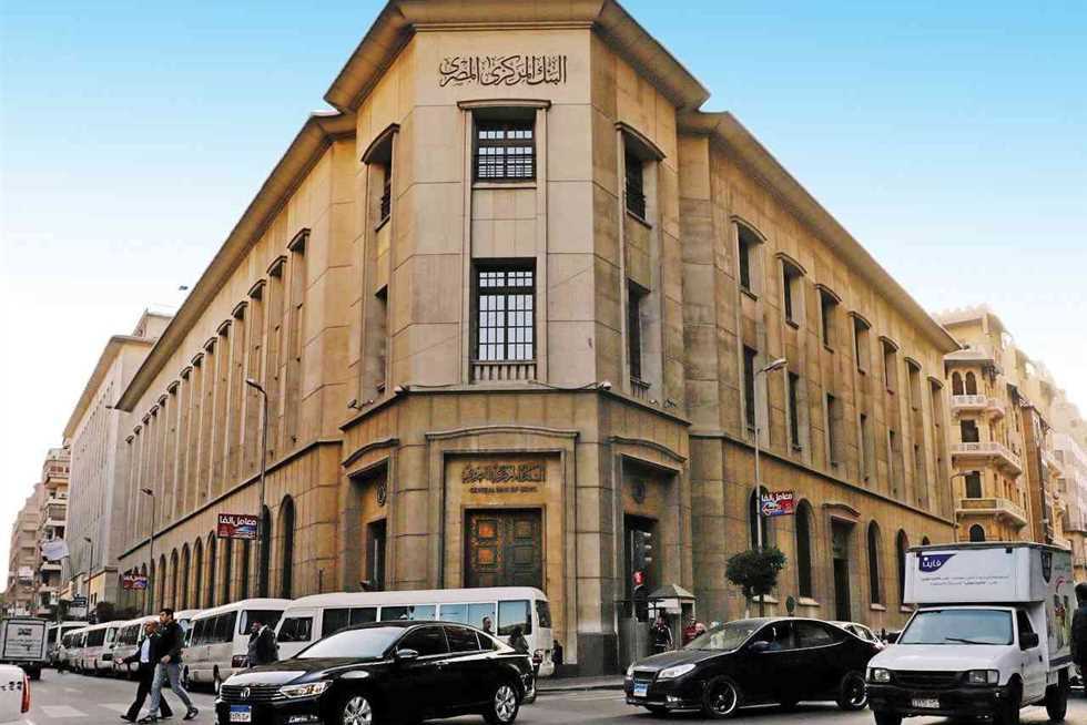 البنك المركزي يمد العمل بإعفاء استيراد الأرز والفول والعدس من الغطاء النقدي عاما إضافيا