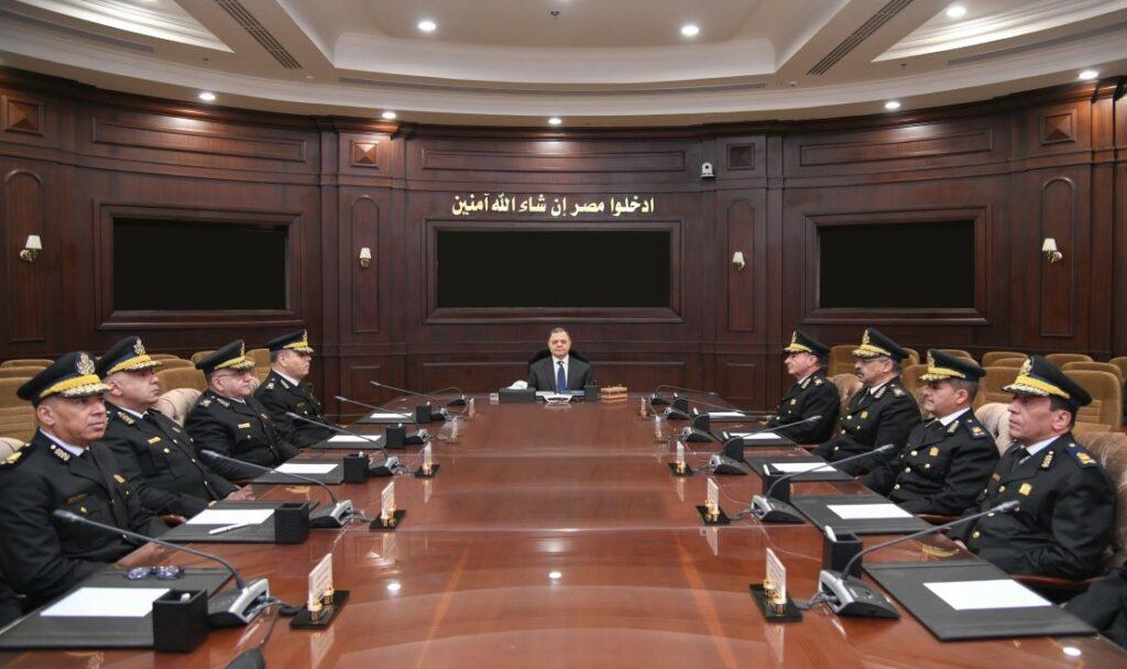 تفاصيل اجتماع وزير الداخلية لاستعراض خطط تأمين احتفالات المواطنين بالأعياد