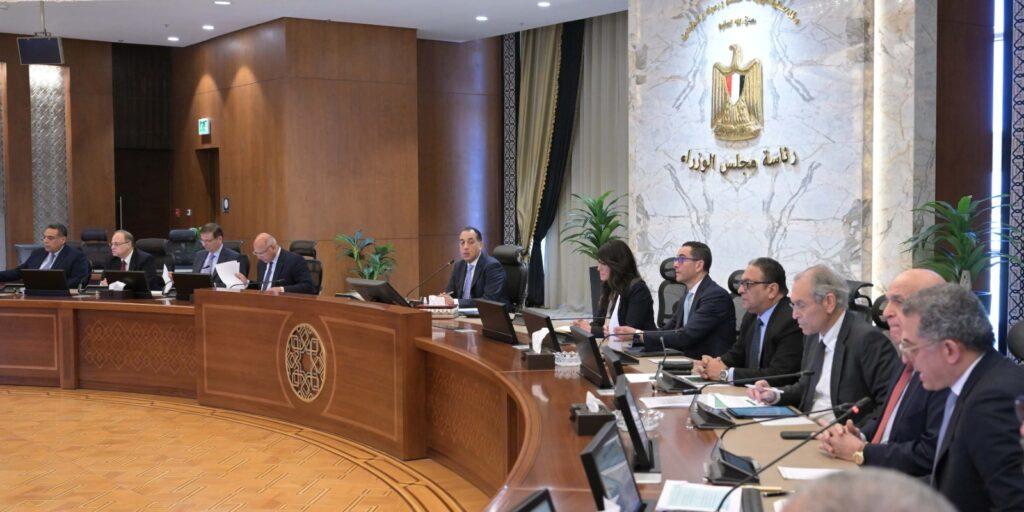 ترفيق الأراضي والتسعير العادل ومواجهة البيروقراطية.. رئيس الوزراء يناقش مقترحات اللجنة الاستشارية لتنمية الصادرات ببعض القطاعات