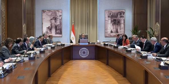 رئيس الوزراء يستعرض موقف تخصيص الأراضي لمشروعات الطاقة الجديدة والمتجددة