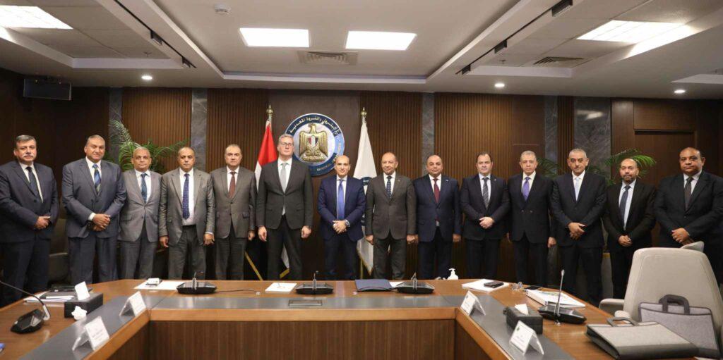 تسهيلات كبيرة للقطاع الصناعي في سداد المديونيات.. وزير البترول: نعمل حالياً على رقمنة خدمات غاز المنازل لسهولة قراءات العدادات ودفع الفواتير