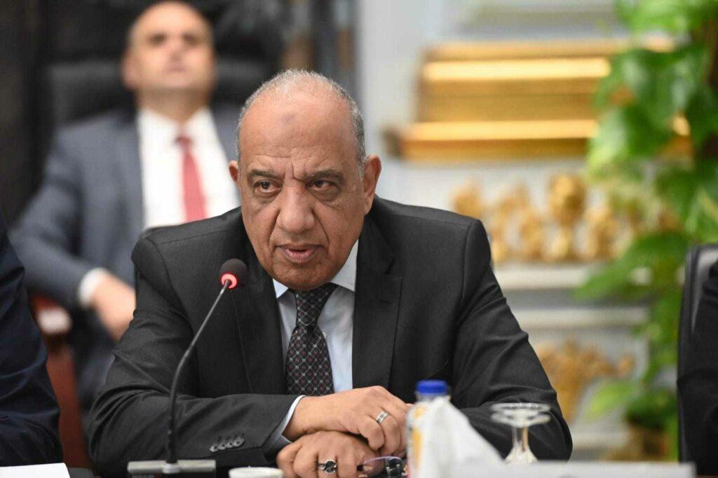 وزير الكهرباء والطاقة المتجددة يقرر زيادة منحة العيد للعاملين بالقطاع